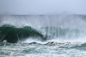 Images Dated 8th November 2010: Atlantic Storm Waves breaking on rocky shore - Porthnahaven - Islay - Scotland - UK LA005443