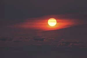 Images Dated 25th June 2013: Atmospheric sunset going down over the ocean - June