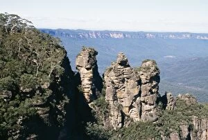Images Dated 10th August 2004: Australia Three Sisters, Echo Point, Blue Mountains
