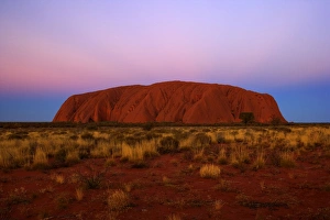 Images Dated 29th May 2008: Ayers Rock - Uluru - shortly after sunset