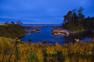 Images Dated 11th November 2011: Beautiful beach area at dusk, Kalaloch Lodge