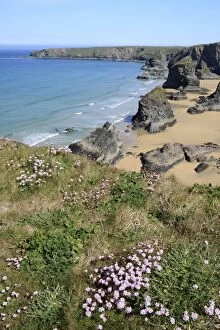 Images Dated 2nd May 2012: Bedruthan Steps Coastline and Beach