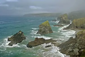 Bedruthan Steps overview over rugged coastline and sea stacks Cornwall, England, UK