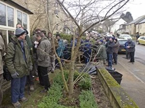 Images Dated 15th February 2011: Bird Watchers and Twitchers - queueing in a residential