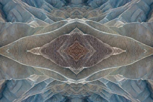Images Dated 2nd July 2021: Blue and brown abstract