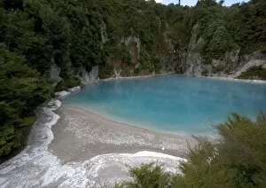 Blue lake, Waimangu valley. Geothermal activity