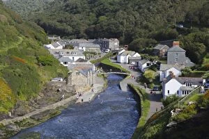 Images Dated 22nd August 2012: Boscastle - bridge with tourists in summer