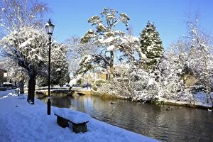Images Dated 7th January 2010: Bourton on the Water - covered in snow