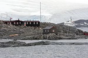 Images Dated 27th January 2008: Bransfield house at Port Lockroy - with Gentoo