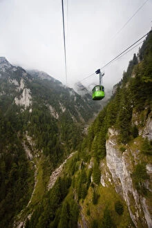 Cable Gallery: The cable car in Busteni up to the Bucegi