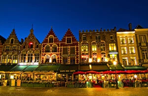 Street Gallery: Cafes in downtown Bruges marketplace, Belgium