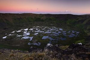 Images Dated 4th November 2004: Caldera of Rano Kau volcano, 1.6 km across, with