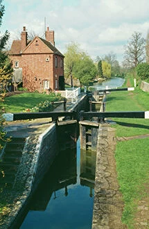 Images Dated 8th December 2010: Canal Lock - on Oxford canal at Cropredy, Oxon, Oxfordshire