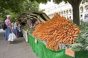 Images Dated 12th August 2005: Carrots for sale at Farmers Market on promenade