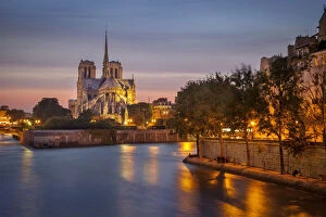 Images Dated 19th March 2014: Cathedral Notre Dame along River Seine