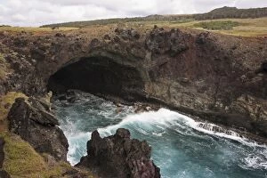 Punta Gallery: Caves of volcanic origin.at Punta Baquedano. Easter