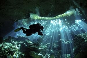 Images Dated 4th December 2004: Cenote Silhouette of diver - DOS - OJOS