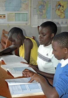 Images Dated 14th January 2006: Children at Equatorial College School - reading books