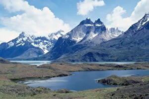 Images Dated 14th December 2005: Chile - Paine Towers National Park Patagonian Andes