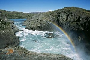 Images Dated 11th June 2004: Chile Spillway of Sal to Grande Waterfall, Torris de Paine