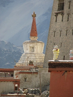 Images Dated 22nd May 2006: Chorten by Leh Palace, Ladakh, India