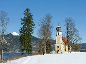 Southern Collection: Church Sankt Margareth at Zwergern Spitz. Lake Walchensee near village Einsiedl in the snowy