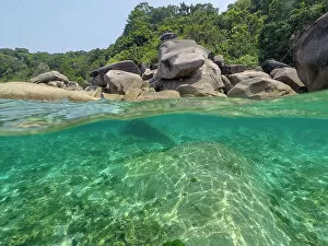Clear Gallery: The clear water and rocks of Ko Miang island