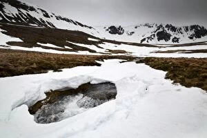 Images Dated 17th March 2014: Coire an t-Sneachda in snow