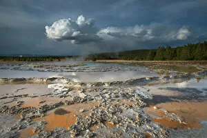 Images Dated 8th February 2022: Colorful travertine formations at Great Fountain Geyser, Yellowstone National Park. Date: 16-09-2019