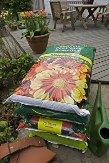 Peat Prints: Compost - large bags of peat free multipurpose organic compost in garden. Cotswolds - UK