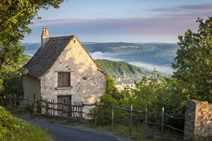 Images Dated 19th March 2014: Cottage above the Lot Valley near Saint