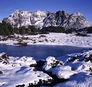 Cradle Gallery: Cradle Mountain east face in winter, Cradle Mountain-Lake