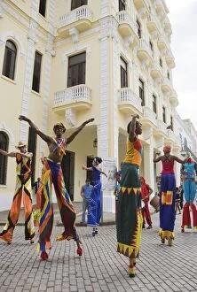 Images Dated 22nd January 2008: Cuba - Street performers on stilts in Habana Vieja