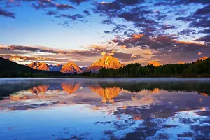 Dawn light over the Tetons from Oxbow Bend, Grand Teton National Park, Wyoming, USA. Date: 25-05-2021