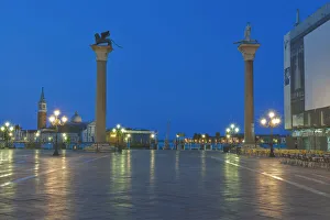 Images Dated 15th December 2011: DDE-90032556