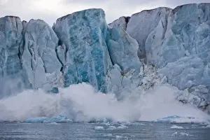 Icebergs Prints: DDE-90033815