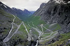 Mountainous Prints: DDE-90034454