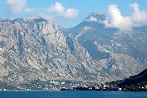 Mountainous Prints: DDE-90036514