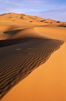 Images Dated 27th April 2007: Desert - Sahara - Morocco The great sand dunes of Erg Chebbi at Merzouga