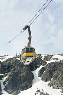 Cable Gallery: Diavolezza Peak, Switzerland. Cable car