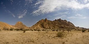 Images Dated 18th October 2007: Dirt Track leading towards the Pontok Mountains Spitzkoppe, Namibia, Africa