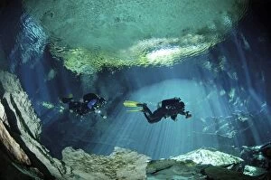 Divers - Entrance to CHAC-MOOL