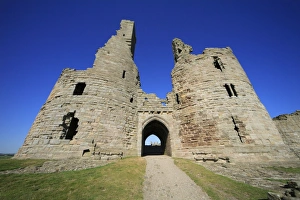 Images Dated 2nd October 2007: Dunstanburgh Castle - entrance to castle grounds, Northumberland National Park, England