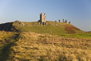 Images Dated 4th October 2010: Dunstanburgh Castle - view from coastal path north of castle looking south - autumn