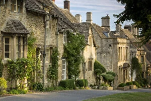 Street Gallery: Early morning over connected cottages in Burford