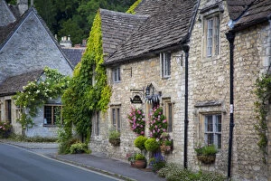 Features Gallery: Early morning along the High Street, Castle Combe