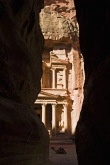 Images Dated 11th February 2010: The end of the Siq gorge, The Treasury