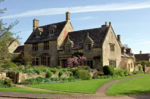 Villages Prints: England - A typical Cotswold cottage on a Spring day in April. Cotswolds, UK
