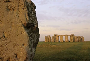 England, Wiltshire, Stonehenge at dawn