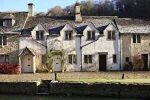Images Dated 18th November 2012: English Country Cottages - by river